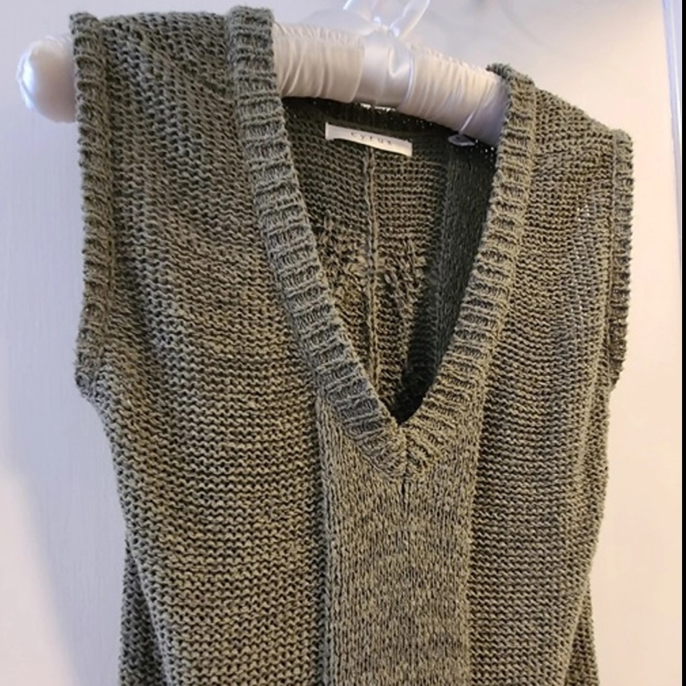 Cyrus dark green sweater vest